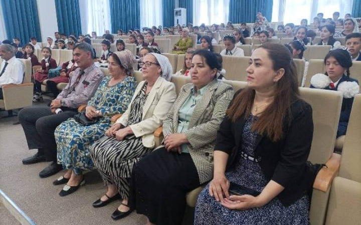 Баргузории даври дуюми озмуни ҷумҳуриявии «Фурӯғи субҳи доноӣ китоб аст» дар ноҳияи Дарвоз